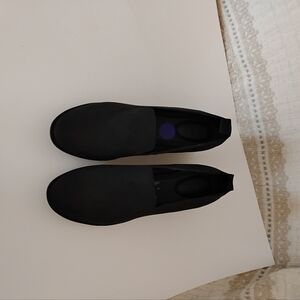 Me Too Classic Black Slip-Ons